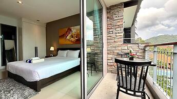 Emerald 307 - Studio With Balcony and Shared Pool