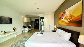 Emerald 307 - Studio With Balcony and Shared Pool