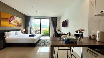 Emerald 307 - Studio With Balcony and Shared Pool