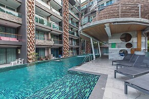 Emerald 307 - Studio With Balcony and Shared Pool