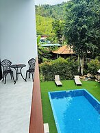 Hillside Haven-Luxury Room