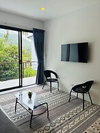 Hillside Haven-Luxury Room