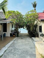 Beachfront Villa with Sunset