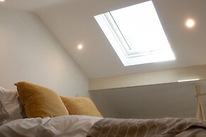 Honey Bee Cottage, Tiny House, Welshpool