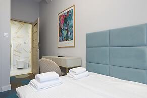 Moon ApartHotel