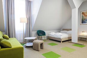 Moon ApartHotel