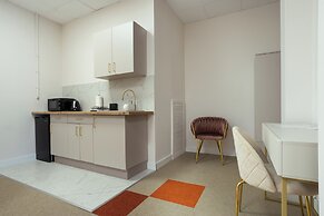Moon ApartHotel