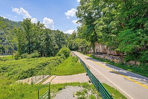1 Mi to Hatfield-mccoy Trails: Apt in Matewan