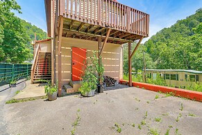1 Mi to Hatfield-mccoy Trails: Apt in Matewan