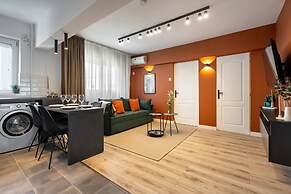 Colorful Bright 2BR on Iconic Calea Victoriei