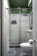 Colorful Bright 2BR on Iconic Calea Victoriei