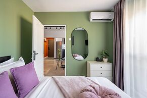 Colorful Bright 2BR on Iconic Calea Victoriei