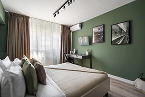 Colorful Bright 2BR on Iconic Calea Victoriei