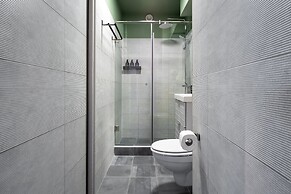 Colorful Bright 2BR on Iconic Calea Victoriei