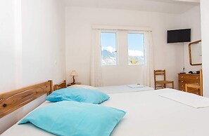 Bluewhite Studio - Mountain View by the Pool