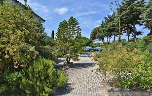 Bluewhite Studio - Garden by the Pool