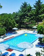 Bluewhite Studio - Garden by the Pool