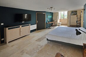 Le logis de l'abbaye de Saint Savin