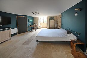 Le logis de l'abbaye de Saint Savin