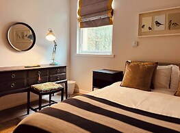 Charming Edinburgh Apartment Beside Edinburgh Castle