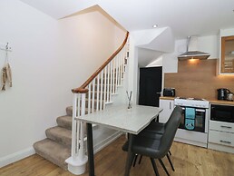 3 Caroline Place