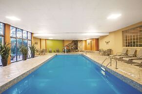 Mountain Valley Inn & Suites