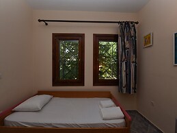 Azalia House by Rentalspro