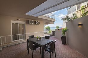 Sabbia Seafront Apartment 4 by Rentalspro
