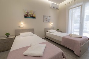 Sabbia Seafront Apartment 3 by Rentalspro