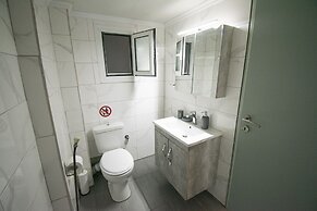 Forest View Apartment 1 by Rentalspro