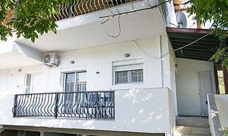 Forest View Apartment 1 by Rentalspro