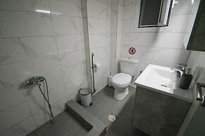 Forest View Apartment 1 by Rentalspro