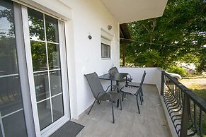 Forest View Apartment 1 by Rentalspro