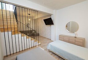 Topos Maisonette Left by Rentalspro