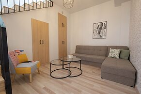 Topos Maisonette Left by Rentalspro
