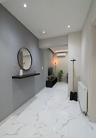 Central Cozy Home by Rentals Pro