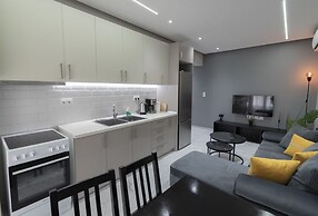 Central Cozy Home by Rentals Pro