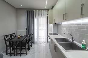 Central Cozy Home by Rentals Pro