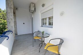 Forest View Apartment 2 by Rentalspro