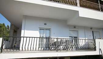 Forest View Apartment 2 by Rentalspro