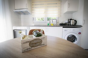 Forest View Apartment 2 by Rentalspro