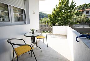 Forest View Apartment 2 by Rentalspro
