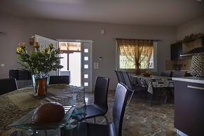 Tania's Seafront Villa by Rentalspro