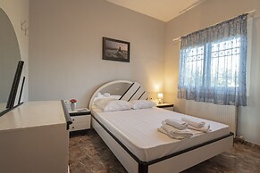 Tania's Seafront Villa by Rentalspro