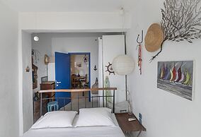 Poseidon Seafront Apartment by Rentalspro