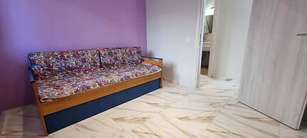 Eleni Seafront Apartment by Rentalspro
