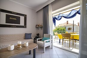 Endless Blue Apartment by Rentals Pro