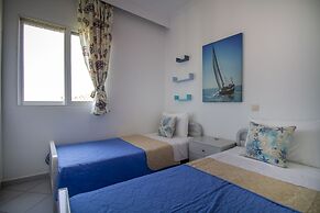 Endless Blue Apartment by Rentals Pro