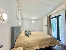 Sunny Bay Apartments