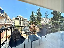 Sunny Bay Apartments